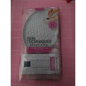 Real Techniques Makeup Brush Cleaning Palette - Pink Silicone Makeup Tool